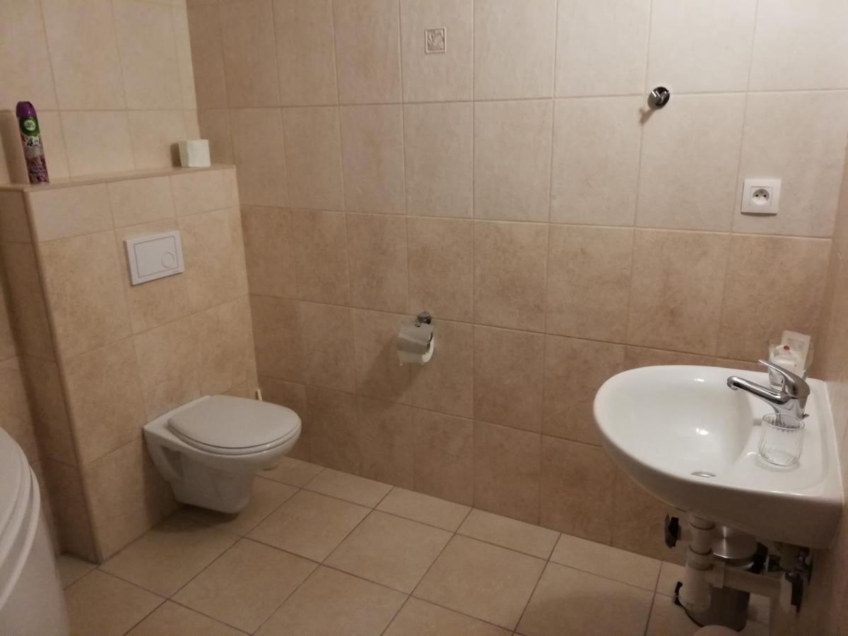 Motel Сенець Екстер'єр фото