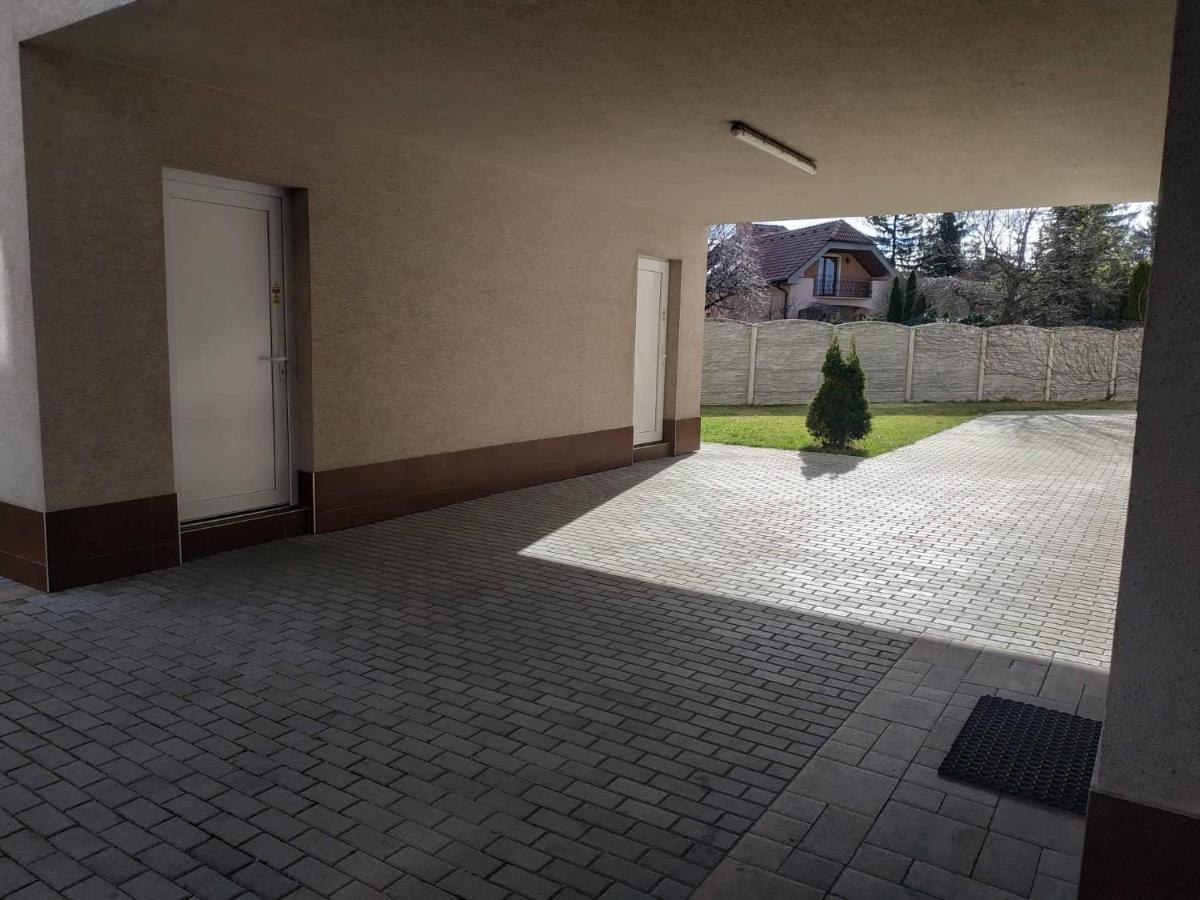 Motel Сенець Екстер'єр фото