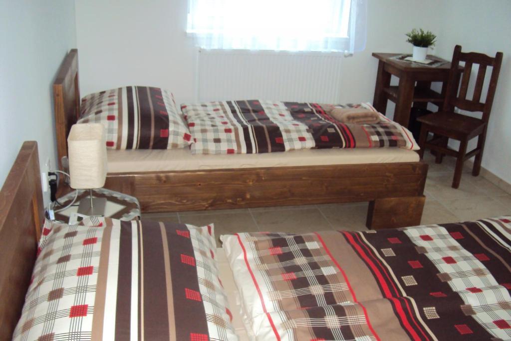Motel Сенець Екстер'єр фото