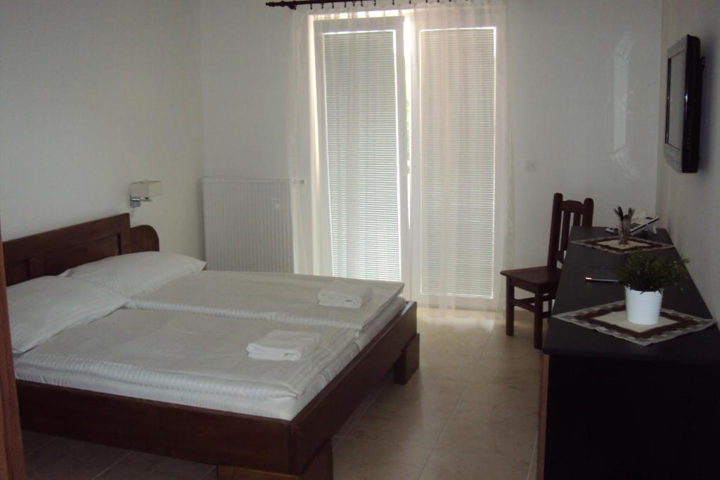 Motel Сенець Екстер'єр фото